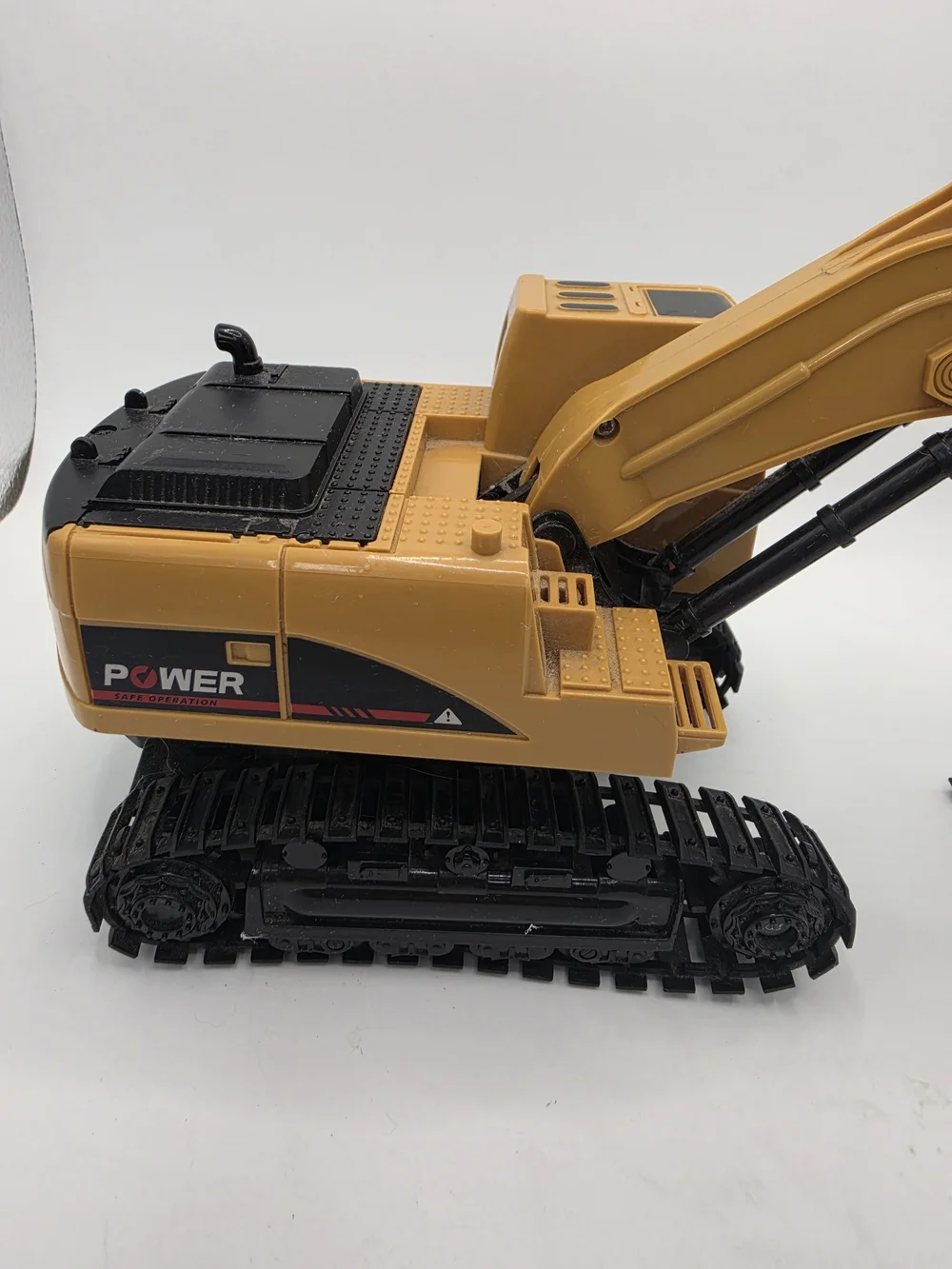 Power Professional RC Excavator With Movable Arm And Bucket Rubber Track Tires